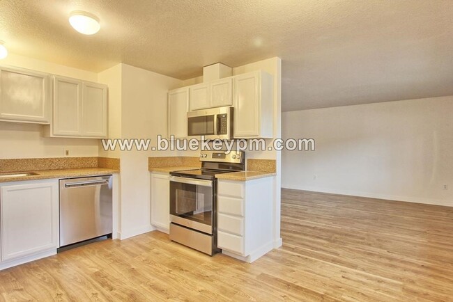 Primary Photo - 2 Bed, 1 Bath Apartment Near Bagley Commun...