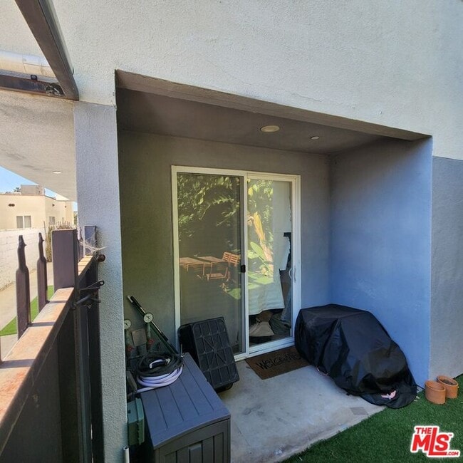 Building Photo - 2406 S Dunsmuir Ave