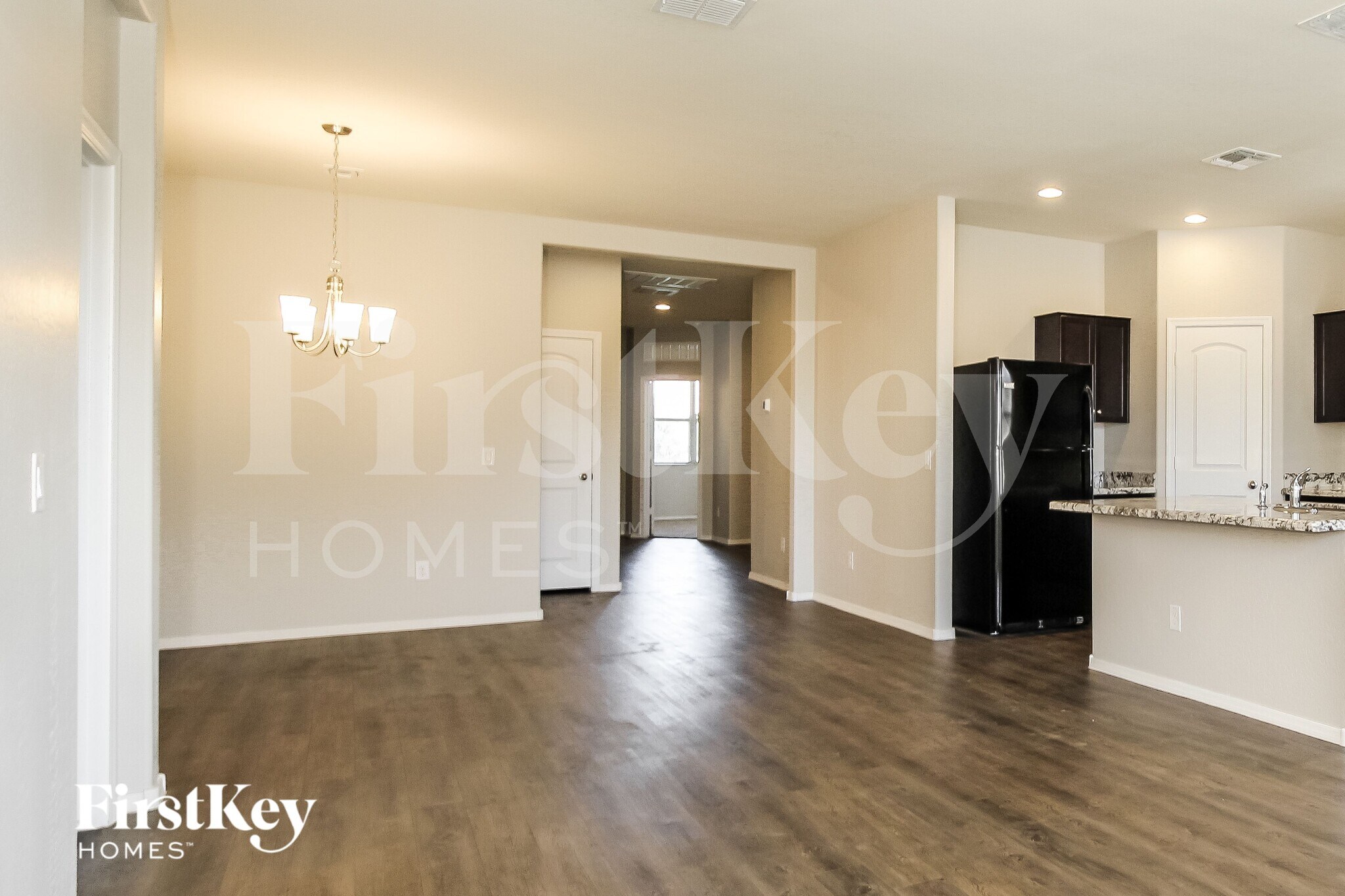 Building Photo - 2635 W Tamarisk Ave