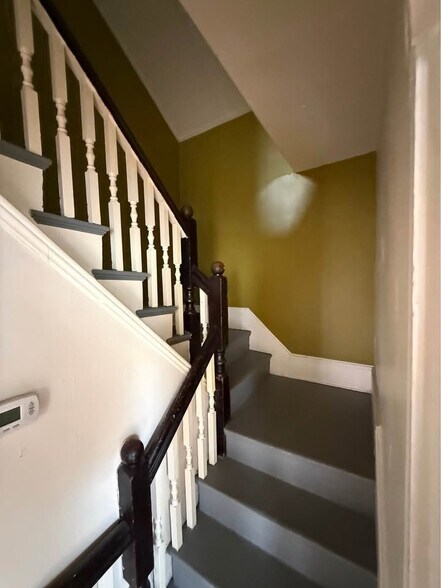 Building Photo - 6-8 Hurlbut St