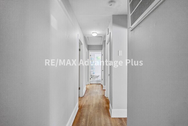 Building Photo - 1508 Noblin Dr