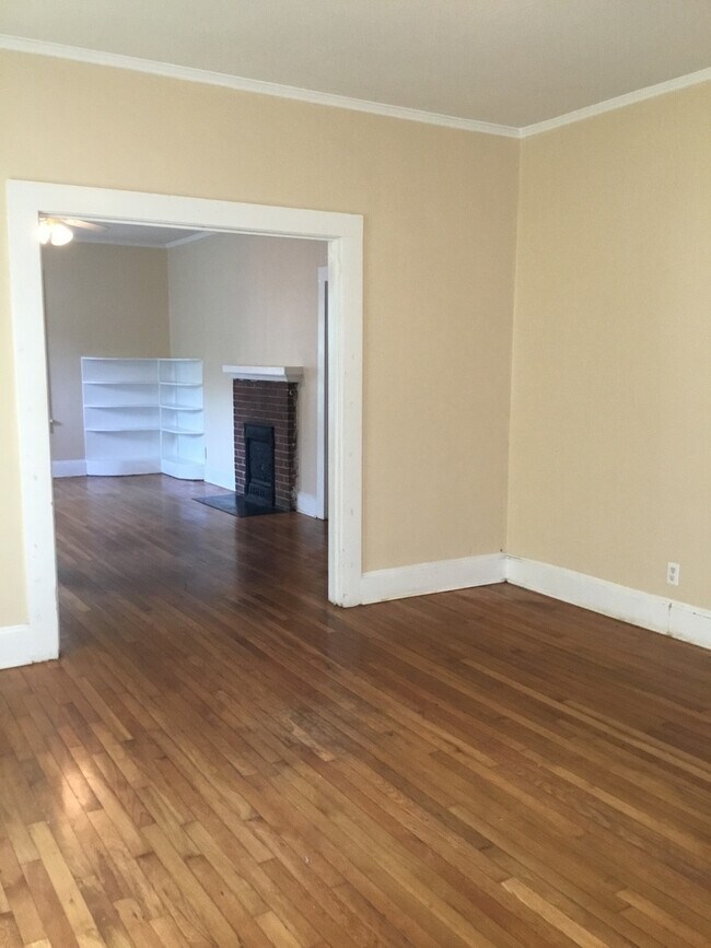Building Photo - 448 Willowbrook Ave