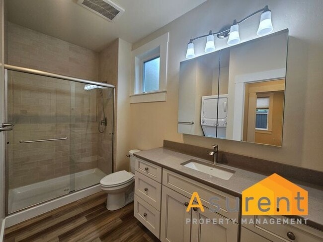 Building Photo - Cute Cottage in Railroad District of Ashland