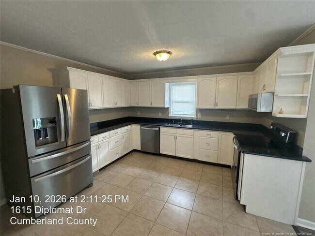 Building Photo - 1615 Diplomat Dr