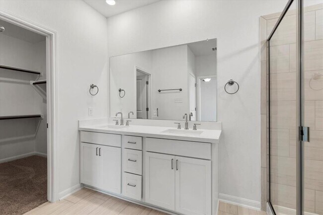Building Photo - 133 Grn Knl Ln