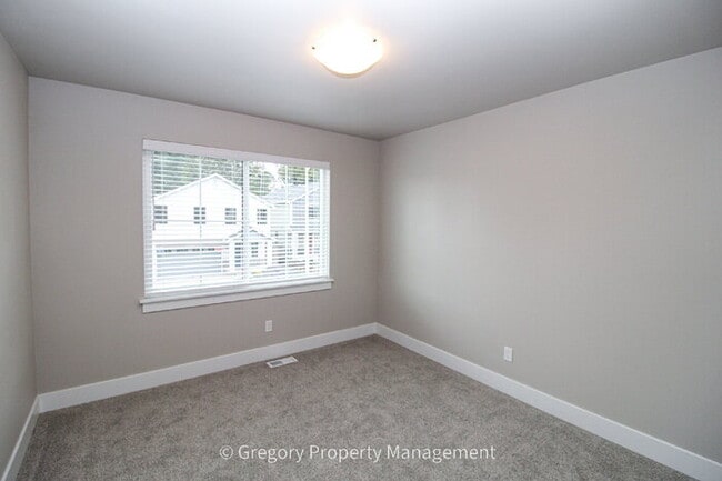 Building Photo - Brand New Spacious 5-Bedroom Retreat at Coyote Ridge 3 Full Baths 2 Car Garage 2330sf A/C Prime B...