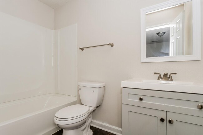 Building Photo - 3824 Windermere Rd