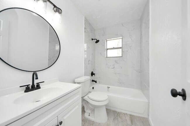 Building Photo - 5103 Karu Dr