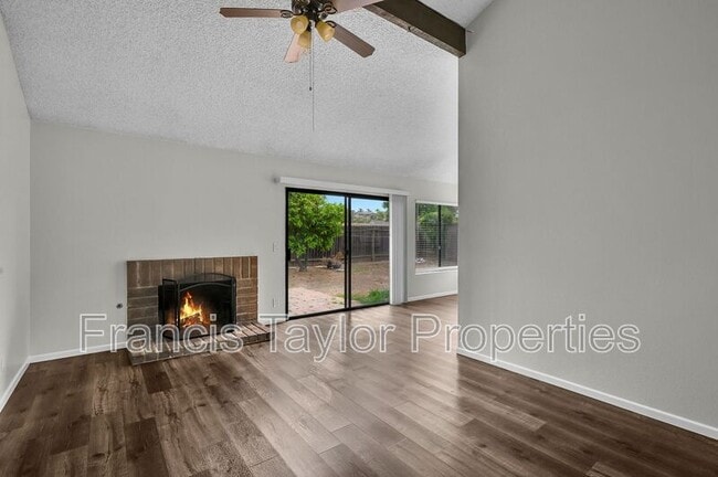 Building Photo - 929 Mulberry Dr