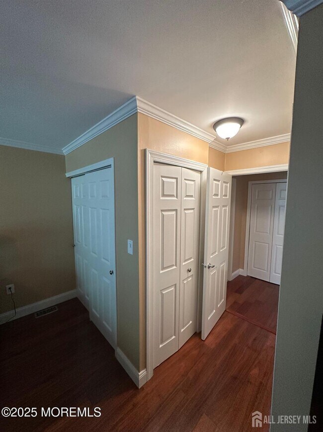 Building Photo - 27B Benjamin Franklin Dr