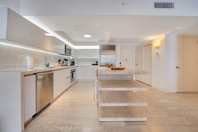 Building Photo - 102 24th St