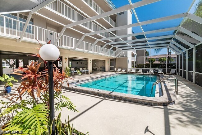 Building Photo - 1020 Swallow Ave