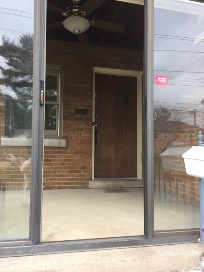 Building Photo - 3172 Mozart Ave