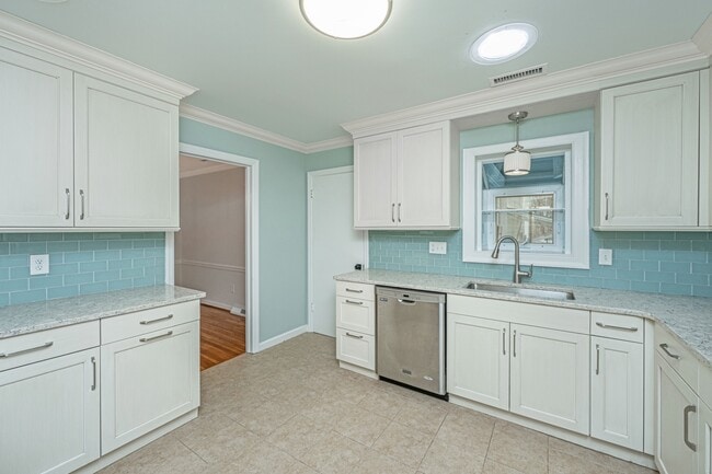 Building Photo - 1791 Dunbarton Dr