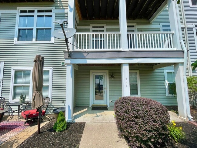 Building Photo - Beautiful Condo on the Water - 3 Bed - 3.5 Bath