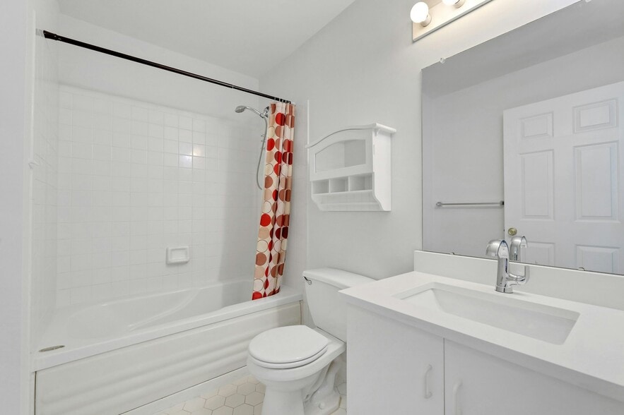 Building Photo - 2198 Kent Ct