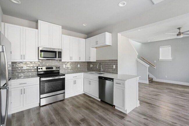 Building Photo - 13588 Ella Blvd