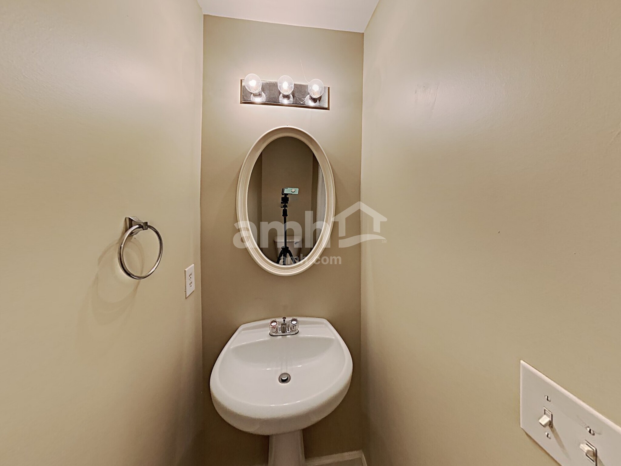 Building Photo - 119 Hidden Creek Dr