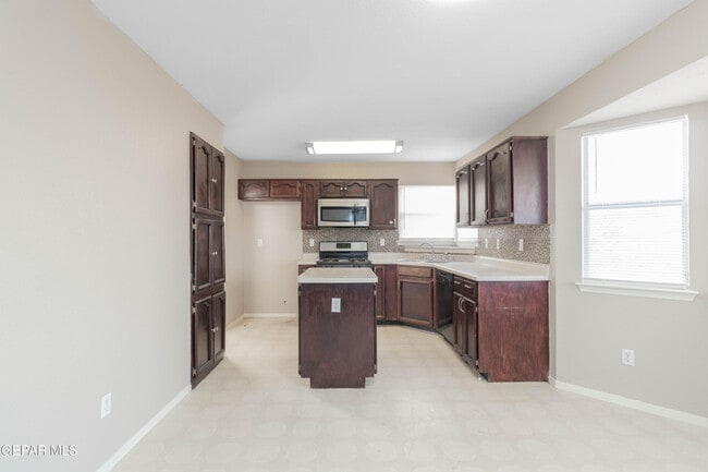 Building Photo - 12029 Crown Woods Ct