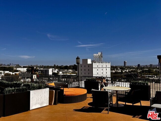 Building Photo - 1146 Hacienda Pl