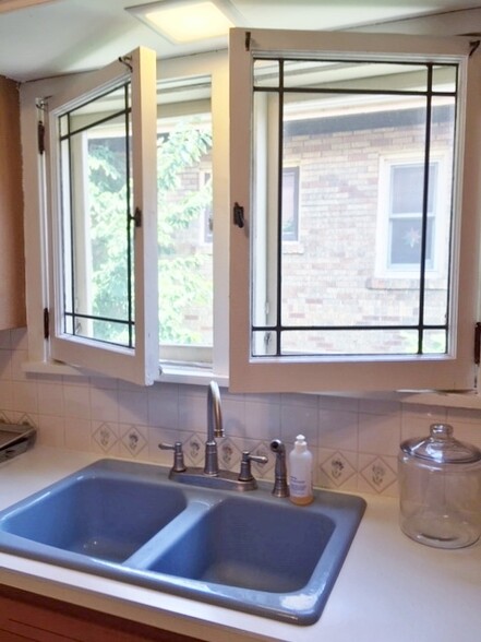 casement kitchen windows - 1612 E Menlo Blvd