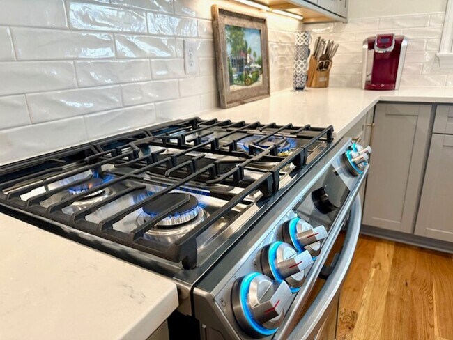 Building Photo - LUXURY TOWNHOME IN FOREST ACRES