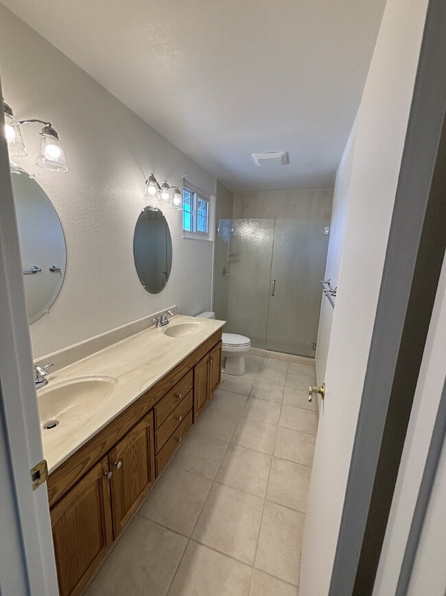Building Photo - 475 Monti Cir