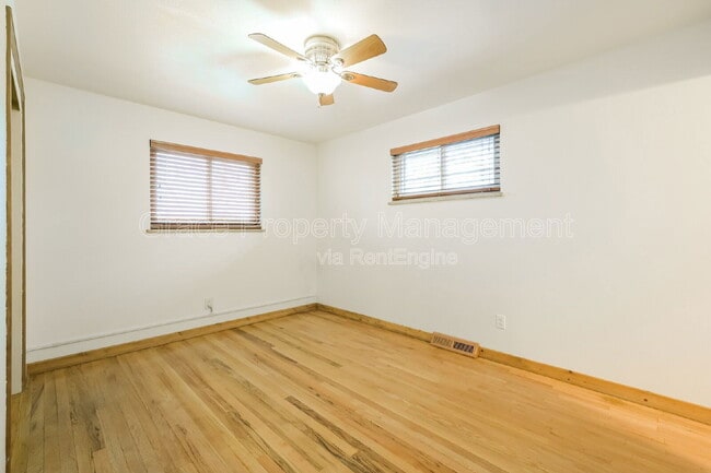 Building Photo - 7095 S Clermont Dr