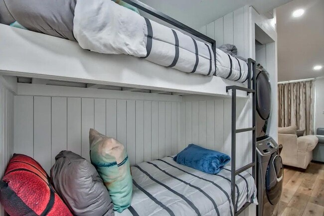 Building Photo - 50% off first months rent.  Gulf front community, Gulf views from balcony, community pool, walkin...