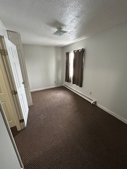 Building Photo - 1512 1st St E