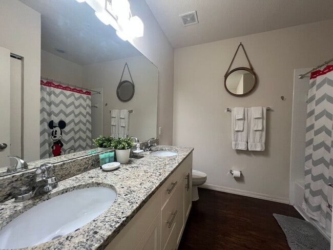 Building Photo - 8932 Shine Dr