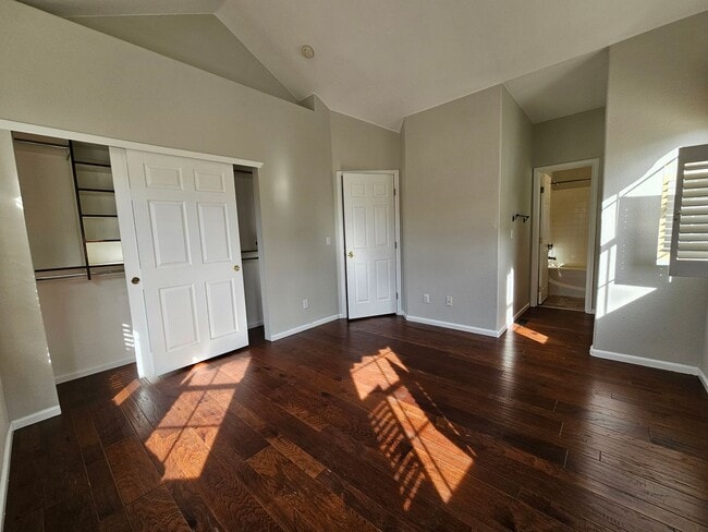 Building Photo - Stunning Highlands Ranch Townhome