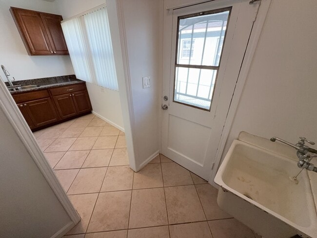 Building Photo - 178