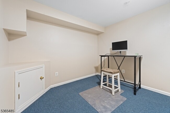 Building Photo - 904 Rhoads Dr