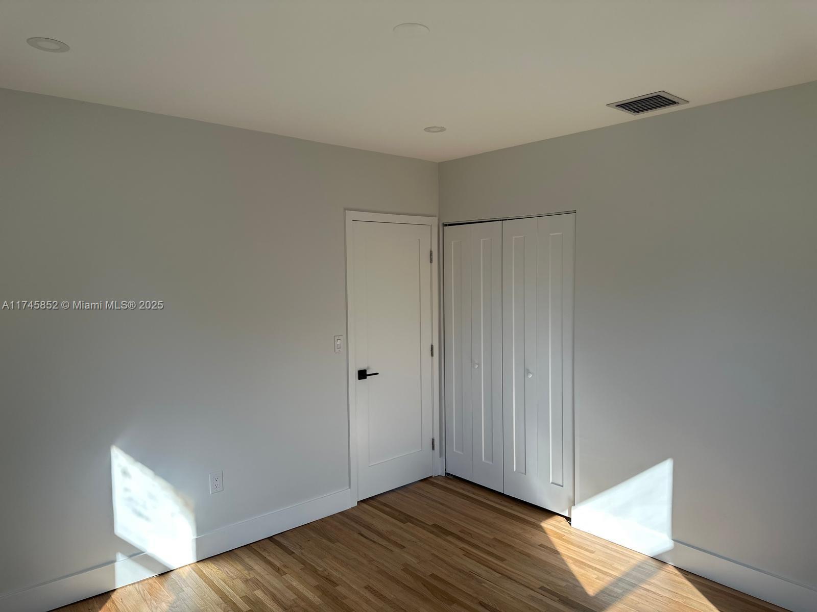 Building Photo - 6473 SW 25th St