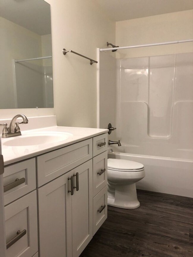 Building Photo - Pristine Duplex with Hardwood Floors and M...
