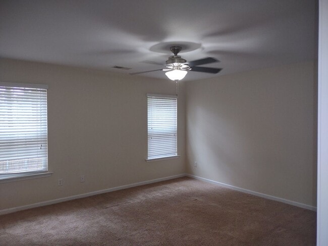 Building Photo - Super Four bedroom home in Northeast Columbia!