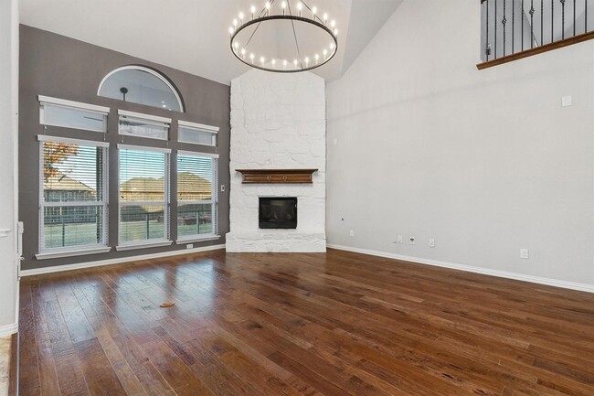 Building Photo - 2003 Silent Shore St