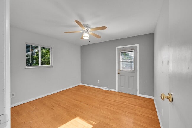 Building Photo - $2,795.00  - 4 Beds, 2 Baths, Single Famil...