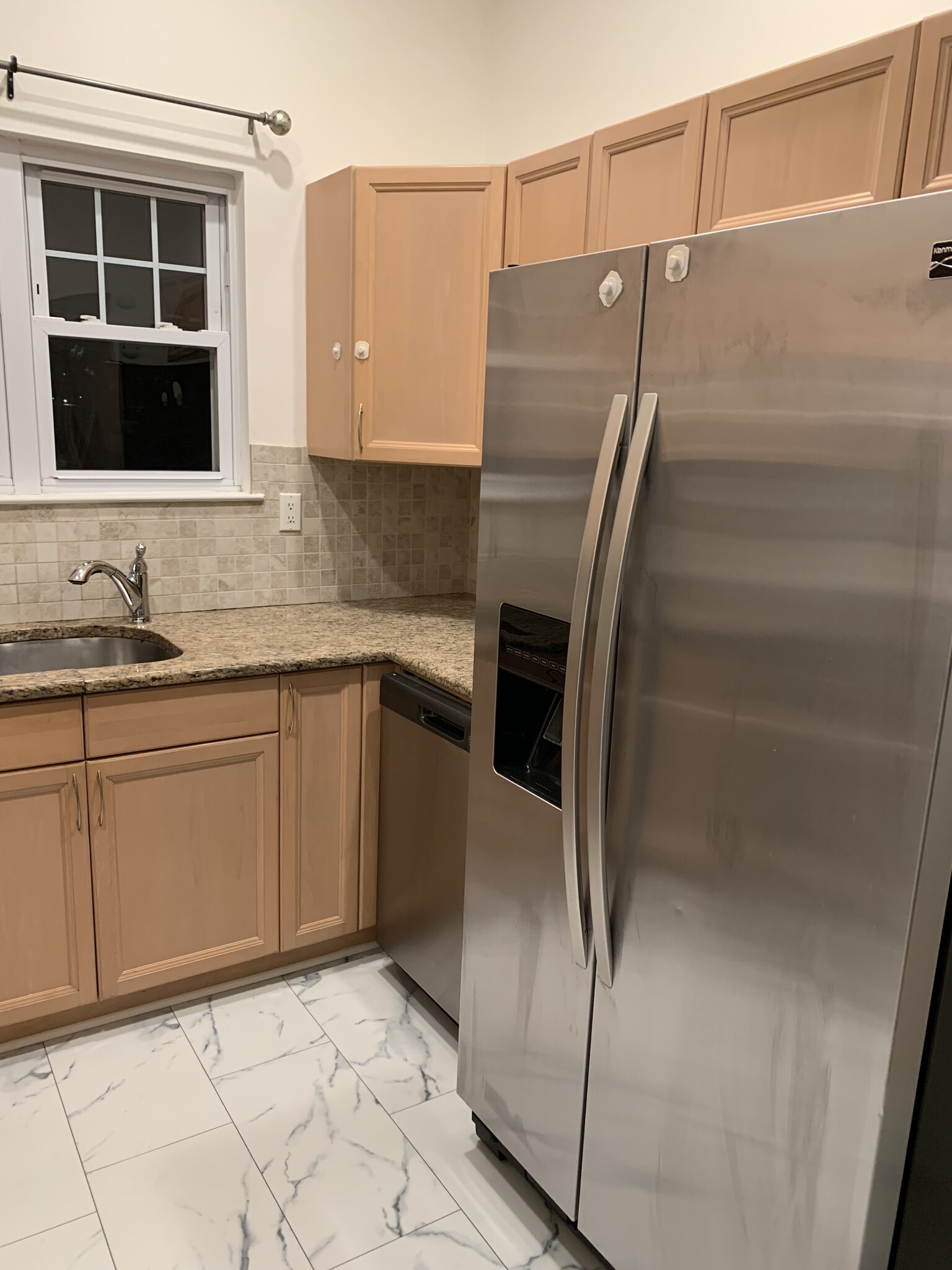 Fridge with ice maker/water dispenser - 510 Bedford Ave