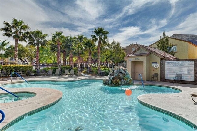 Building Photo - GATED 3 BED 2.5 BATH 1 CAR GARAGE SINGLE FAMILY HOME WITH COMMUNITY POOL