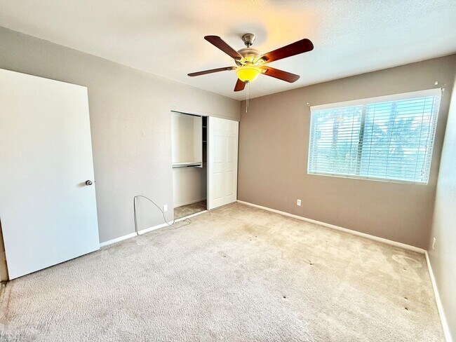 Building Photo - Amazing Peccole Ranch Home 4 beds & Pool