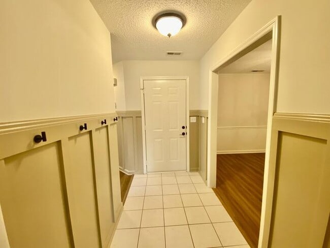 Building Photo - 108 Wildweed Ct