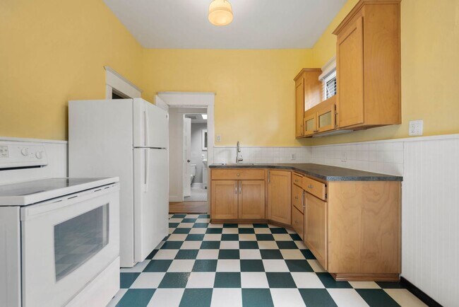 Building Photo - 712 SW 3rd Pl