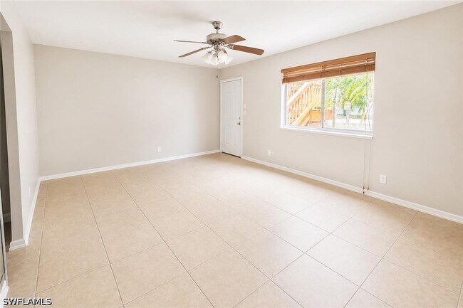 Building Photo - 5410 16th Pl SW