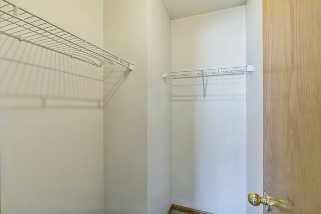 Building Photo - 1008 Oak St