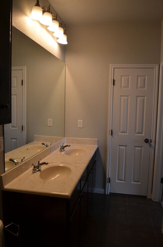 Building Photo - 2002Tru