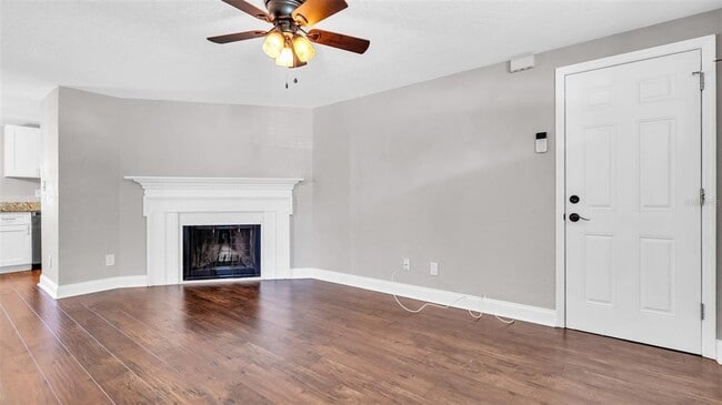 Building Photo - 203 80th Ave N