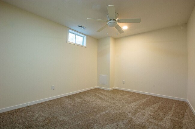 Building Photo - Beautifully Remodeled 3 Bedroom / 2 Bath i...