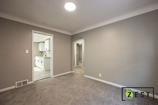 Building Photo - 5235 Chatsworth St